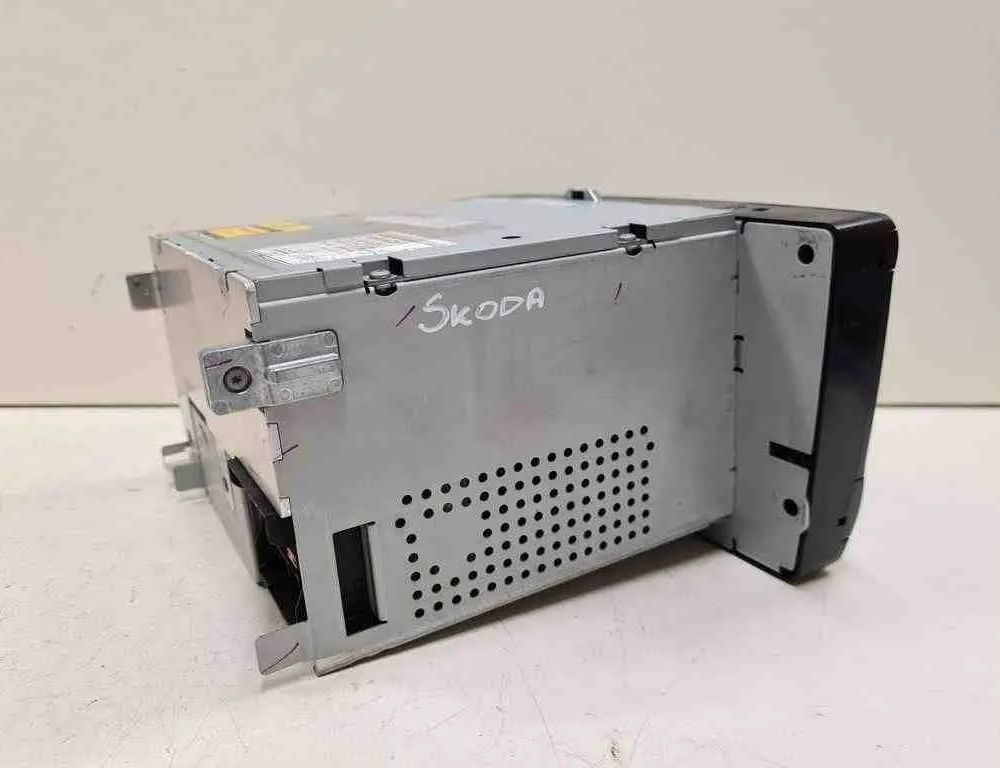 SKODA Octavia 2 generation (2004-2013) Musikafspiller med GPS 1Z0035161B 32720993