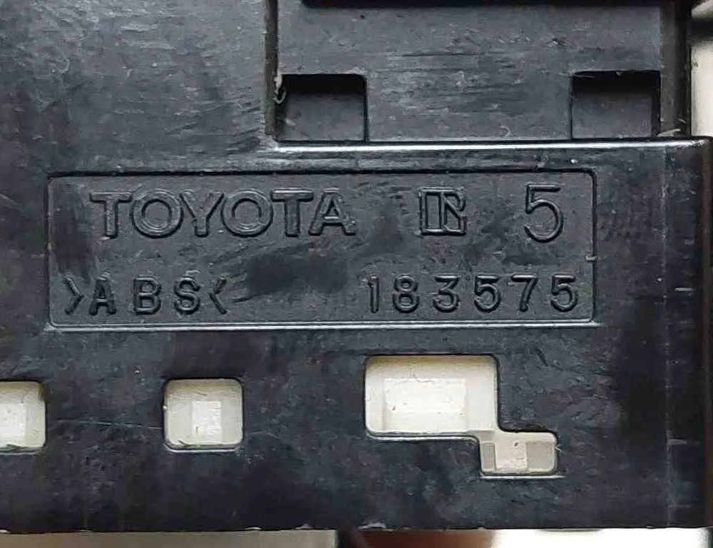 TOYOTA Avensis 2 generation (2002-2009) Afbrydere 156762,777669,183575 32724012