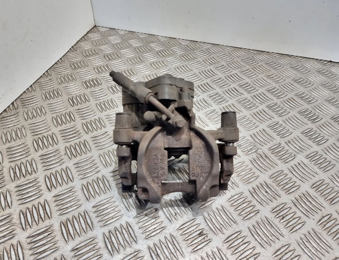 VOLKSWAGEN Touran 3 generation (2015-2023) Højre bagbremsekaliber 5Q0615406EE 21467965