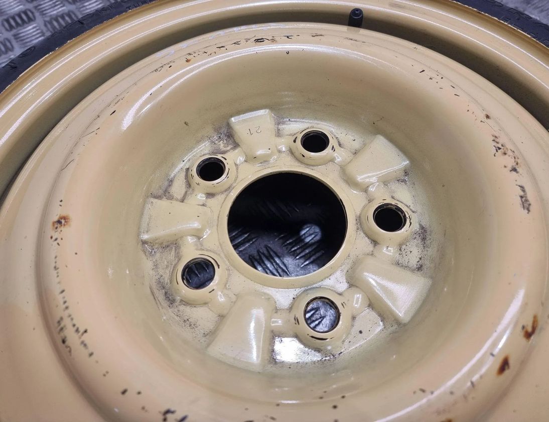 HYUNDAI Santa Fe SM (2000-2013) Reservehjul 28643225