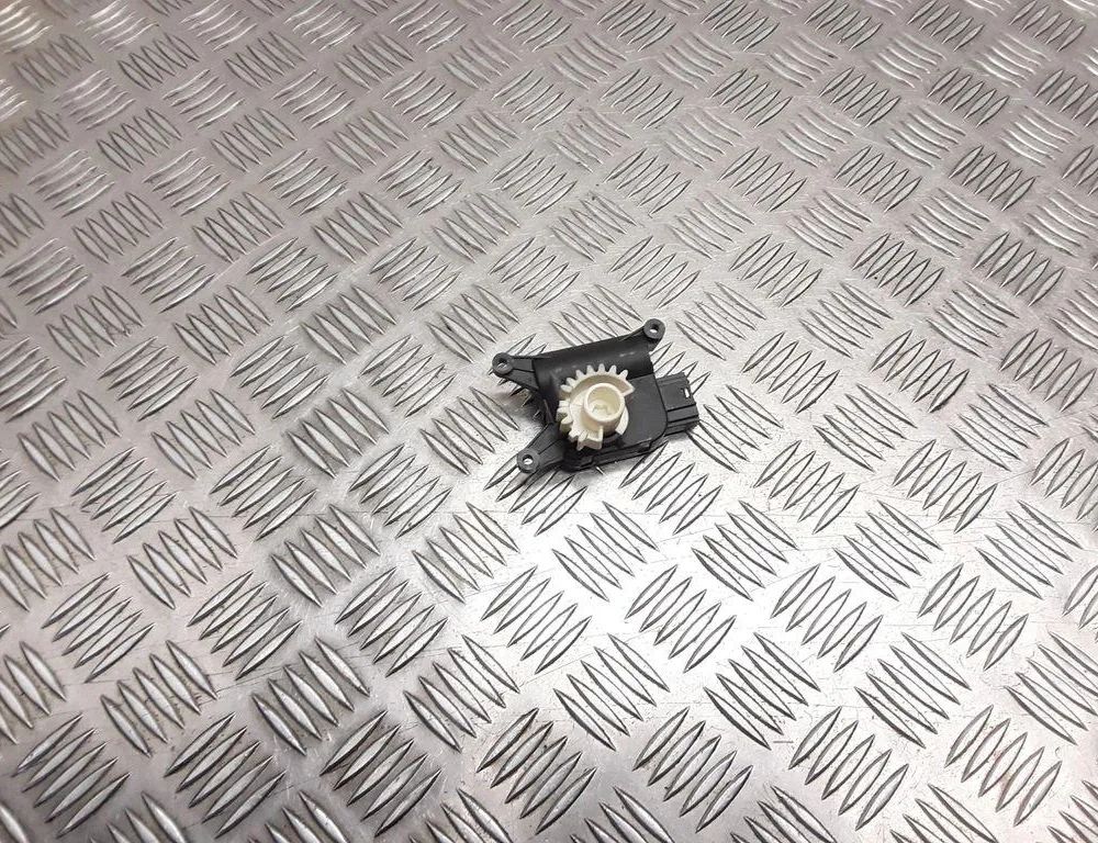 VOLKSWAGEN Touran 1 generation (2003-2015) Kabinevarmer klapmotoraktuator 983381FE,0132801337,1K0907511D 32810917