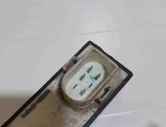 VOLKSWAGEN Vento 1 generation (1992-1998) Kølevæskeblæserelæ 98702000,357919506D 32617557