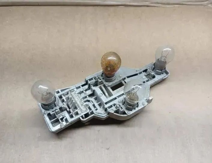 SKODA Octavia 2 generation (2004-2013) Forlygtedæksel 1Z9945257 27946419