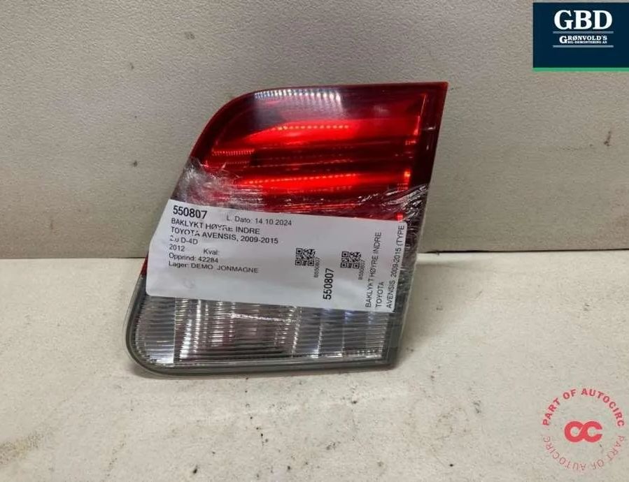 TOYOTA Avensis 3 generation (2009-2020) Venstre bagklap baglygte 8158005130 30893915