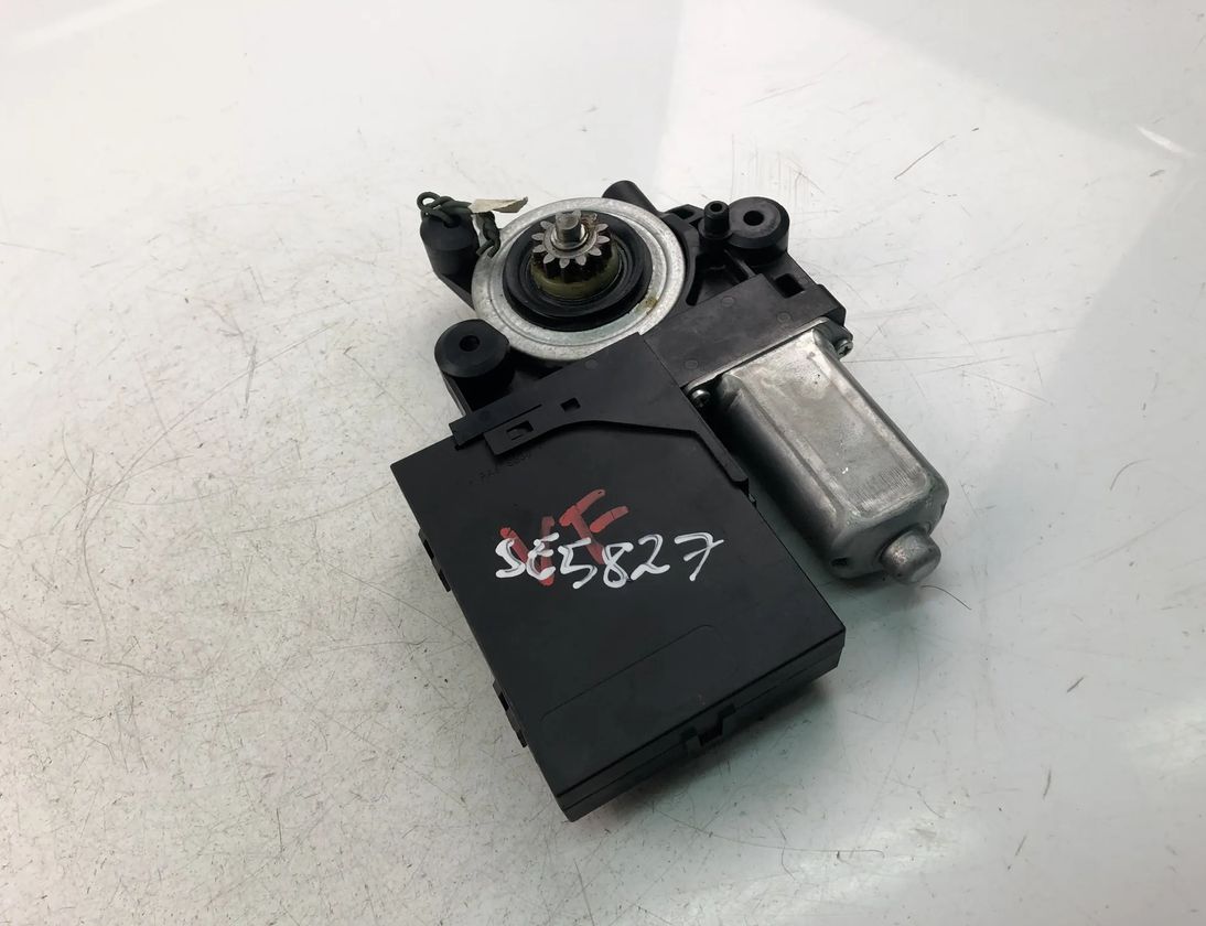 VOLVO C30 1 generation (2006-2013) Forreste højre dør Vindueskontrolmotor 979037-100 17554108