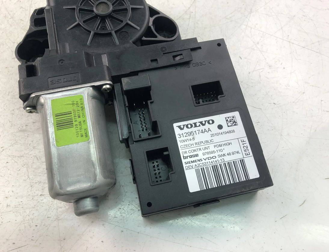 VOLVO C30 1 generation (2006-2013) Forreste højre dør Vindueskontrolmotor 979037-100 17562926