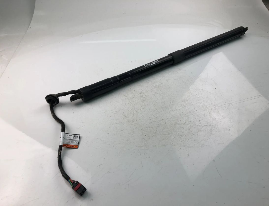 VOLVO XC60 2 generation (2017-2024) Venstre side bagklap gasfjeder 32296915 17742435