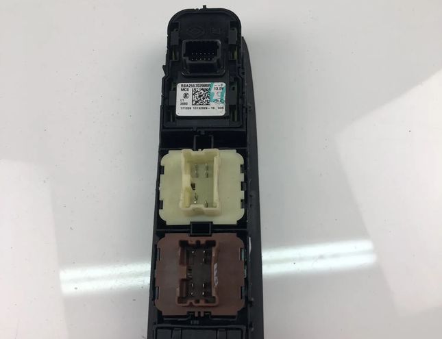 RENAULT Clio 4 generation (2012-2020) Forreste venstre dør vindueskontakt 255702886R 23786449