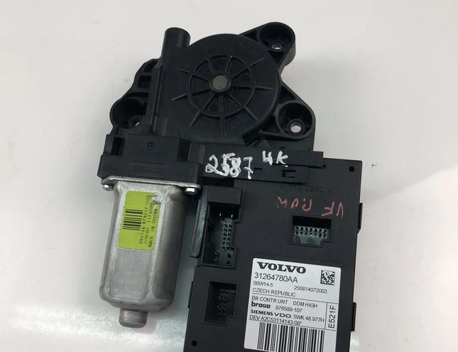 VOLVO S40 2 generation (2004-2012) Forreste højre dør Vindueskontrolmotor 979037100 23833199