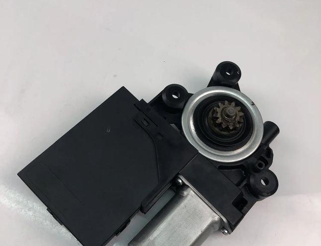 VOLVO S40 2 generation (2004-2012) Forreste højre dør Vindueskontrolmotor 979037100 23833199