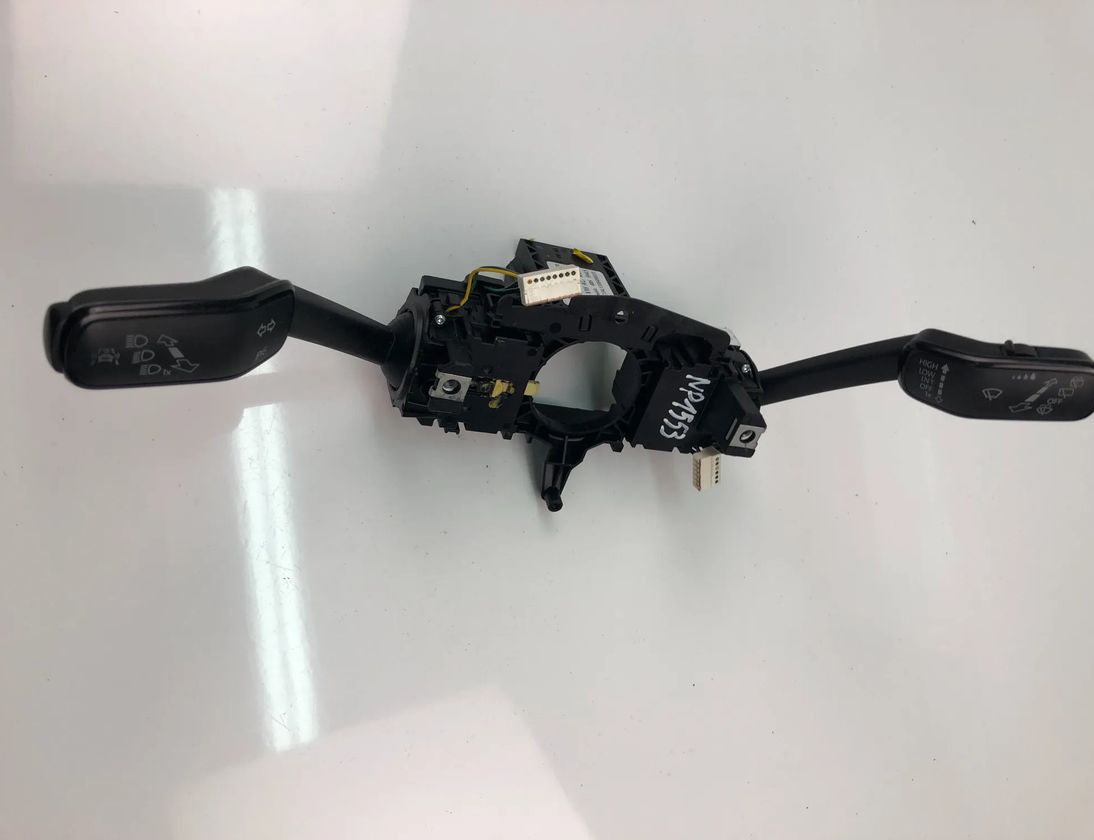 VOLKSWAGEN Golf Plus 2 generation (2009-2014) Indikatorviskerarmkontakt 5Q0953507AG 26323892