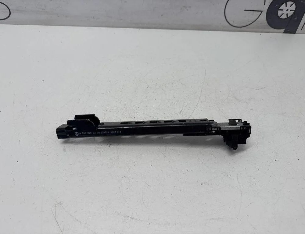 MERCEDES-BENZ GLC X253 (2015-2024) Højre forreste sikkerhedssele højdejuster A0008600388 32204054