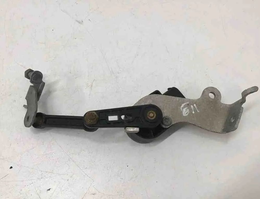 BMW 7 Series G11/G12 (2015-2023) Højre forreste niveausensor 6870000 32602707