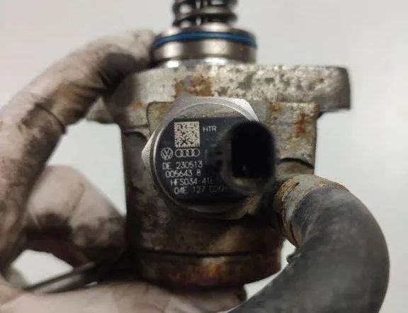 VOLKSWAGEN Golf 8 generation (2019-2023) Brændstofpumpe 04E127026 31938944