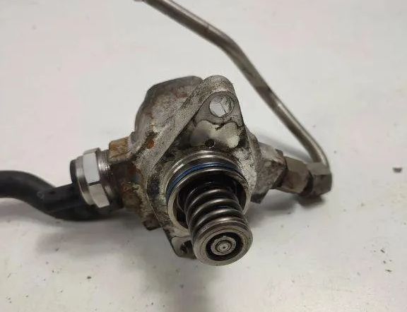 VOLKSWAGEN Golf 8 generation (2019-2023) Brændstofpumpe 04E127026 31938944