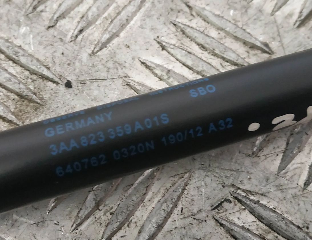 VOLKSWAGEN Passat B7 (2010-2015) Forreste højre motorhjelm 3AA823359A 17907832