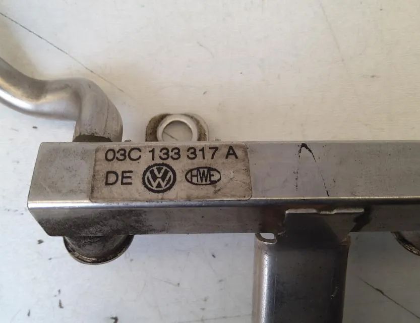 VOLKSWAGEN Passat B7 (2010-2015) Brændstofskinne 03C129041A 32828188