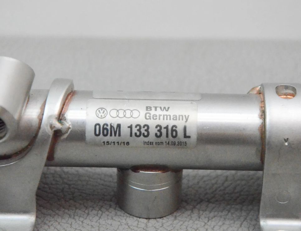 AUDI Q5 FY (2016-2024) Højre side brændstofskinne 06M133316L 22951983