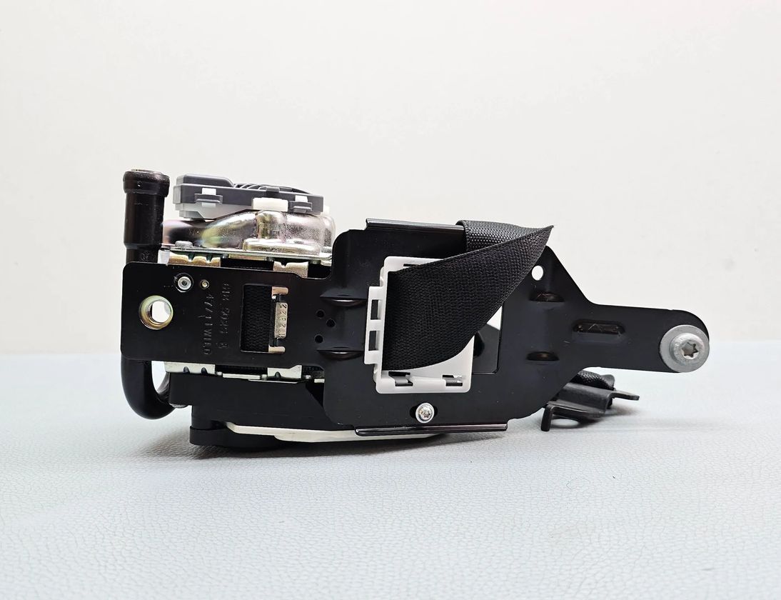 MERCEDES-BENZ C-Class W204/S204/C204 (2004-2015) Forreste højre sikkerhedssele A2048602485 27908143