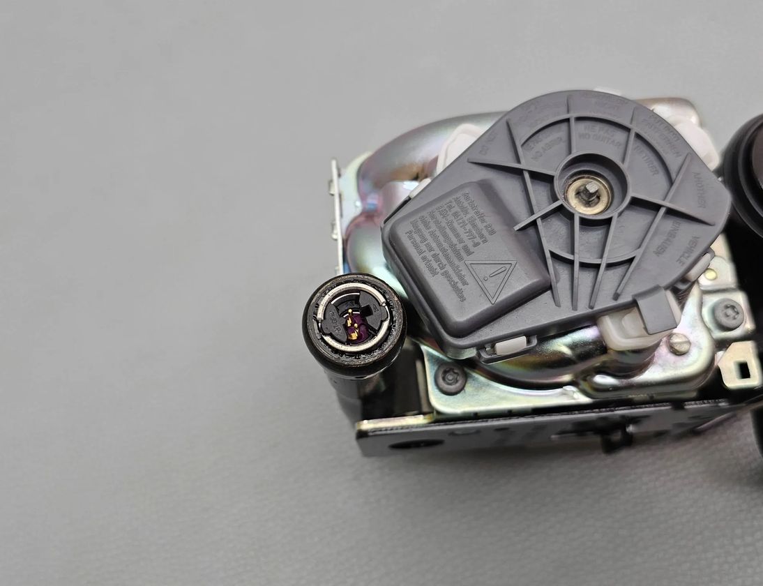 MERCEDES-BENZ C-Class W204/S204/C204 (2004-2015) Forreste højre sikkerhedssele A2048602485 27908143