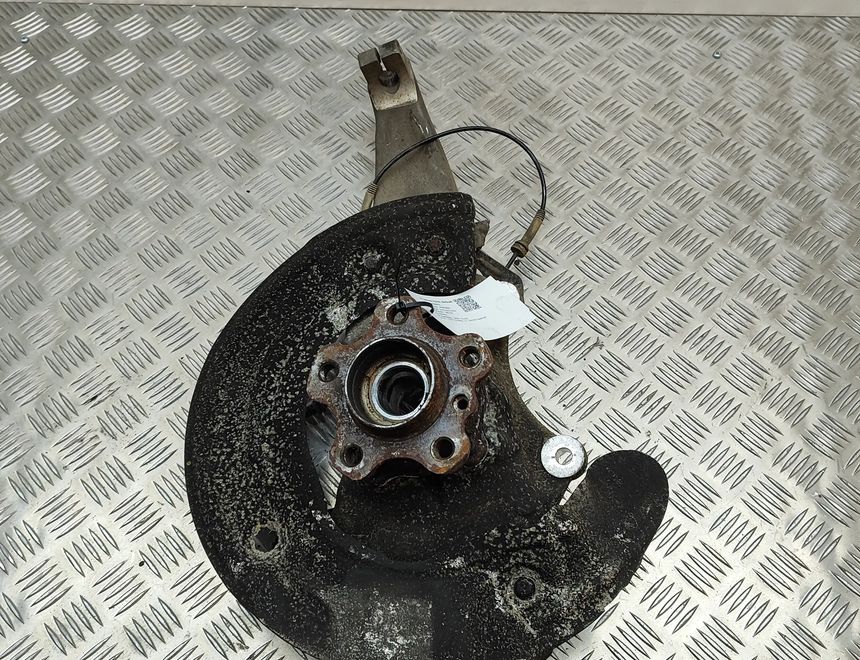 BMW 5 Series G30/G31 (2016-2023) Forreste venstre hjulnav 6861797 23550672