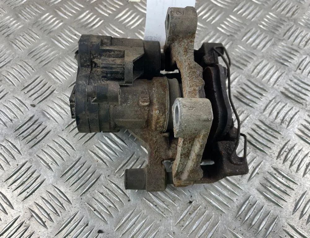 VOLKSWAGEN Passat B7 (2010-2015) Højre bagbremsekaliber 31589784