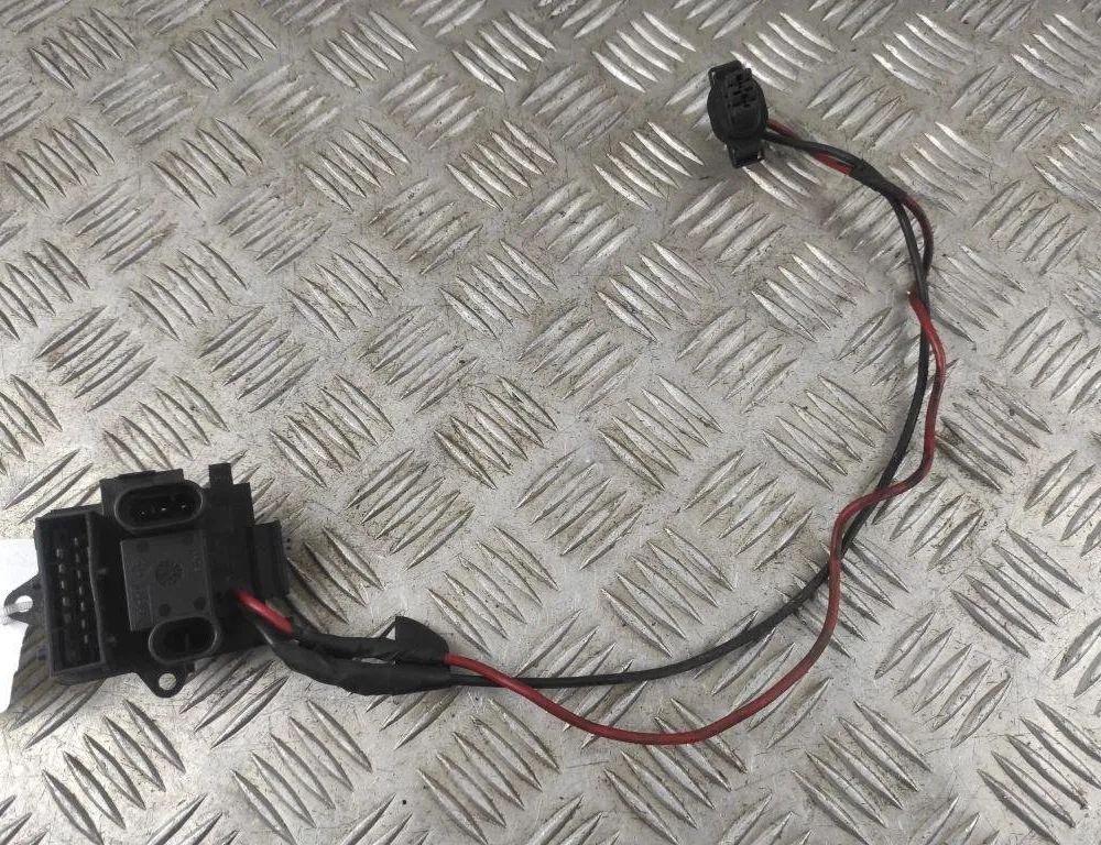 RENAULT Trafic 2 generation (2001-2015) Blæser relæ 31608015