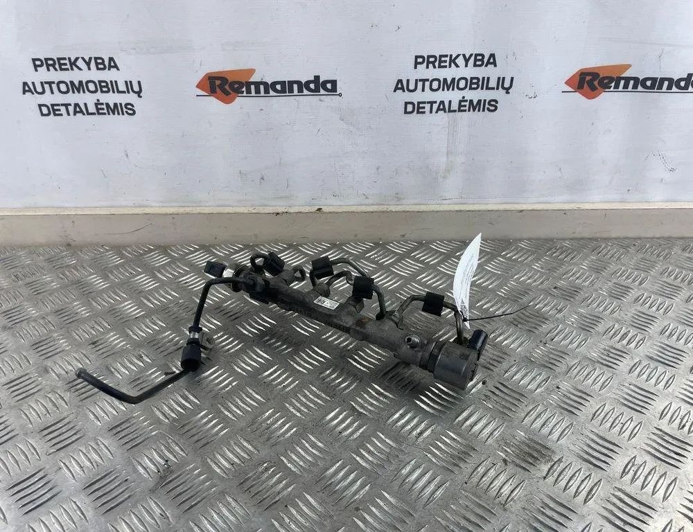 VOLKSWAGEN Passat B7 (2010-2015) Brændstofskinne 04L089G 31609228