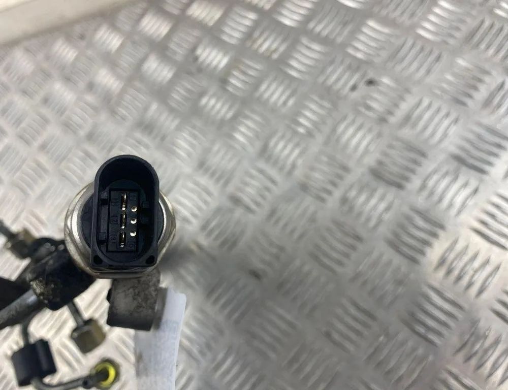 VOLKSWAGEN Passat B7 (2010-2015) Brændstofskinne 04L089,04L906054 31611308