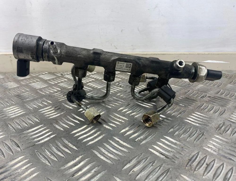 VOLKSWAGEN Passat B7 (2010-2015) Brændstofskinne 04L089,04L906054 31611308