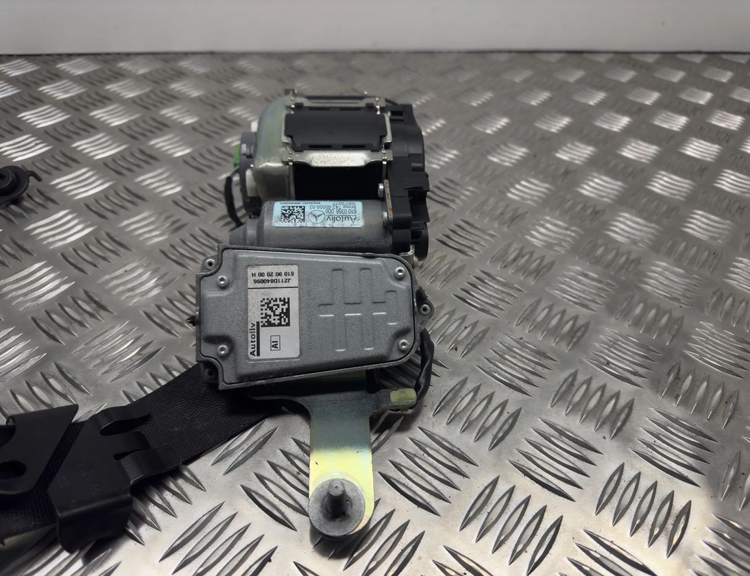 MERCEDES-BENZ C-Class W204/S204/C204 (2004-2015) Venstre forreste sikkerhedssele A2048601986 27511348