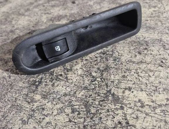 RENAULT Scenic 4 generation (2017-2023) Forreste venstre dør vindueskontakt 156013870 31513406