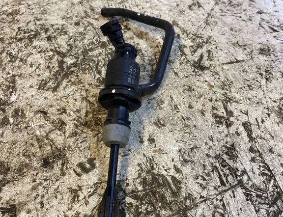 RENAULT Kadjar 1 generation (2015-2024) Koblingscylinder 306104ba1a 32118102