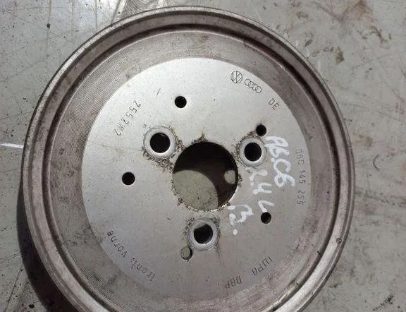 AUDI A6 C6/4F (2004-2011) Servopumpe remskive 06C145255 31437689