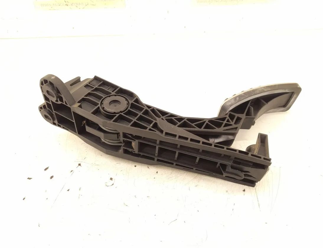 MERCEDES-BENZ R-Class W251 (2005-2017) Gaspedal 1643000104,1643000004,1643000082,A1643000104,A1643000004,A1643000082 28989555