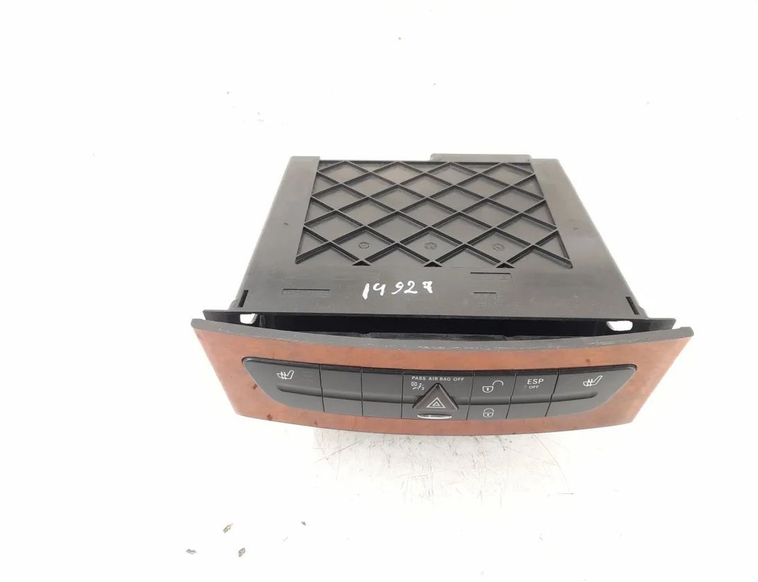 MERCEDES-BENZ E-Class W211/S211 (2002-2009) Hazard knap 211829579,A211829579,2116803152,A2116803152,2116800552,A2116800552 30356777