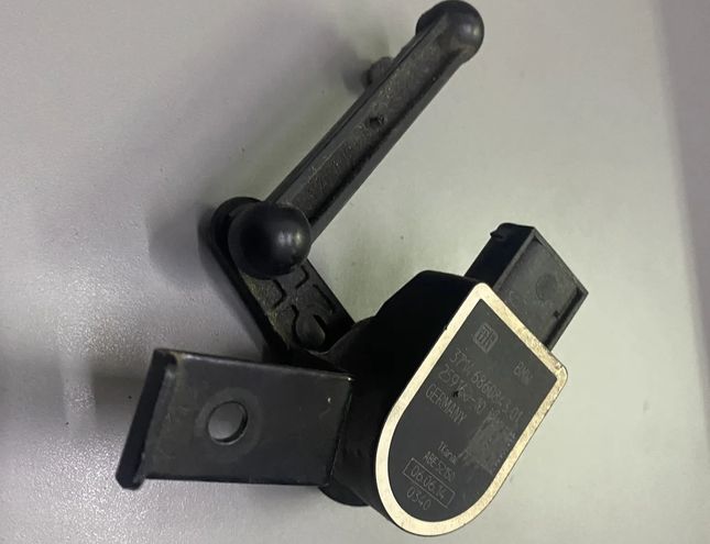 BMW M4 F82 (2014-2020) Højdeniveausensor bag venstre 6860843 12081339