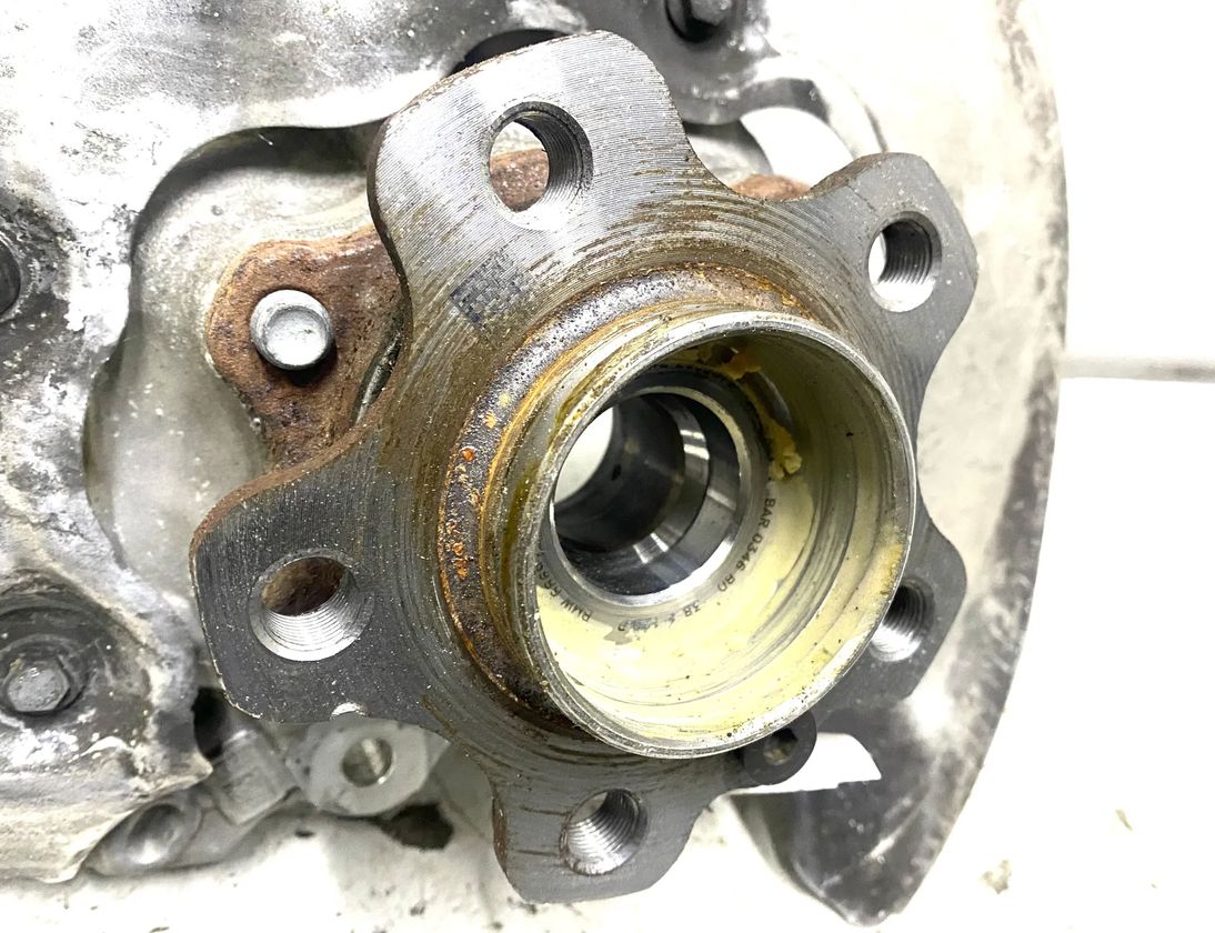 BMW 3 Series G20/G21/G28 (2018-2024) Venstre baghjulsnav 6898479,6878621 13880725