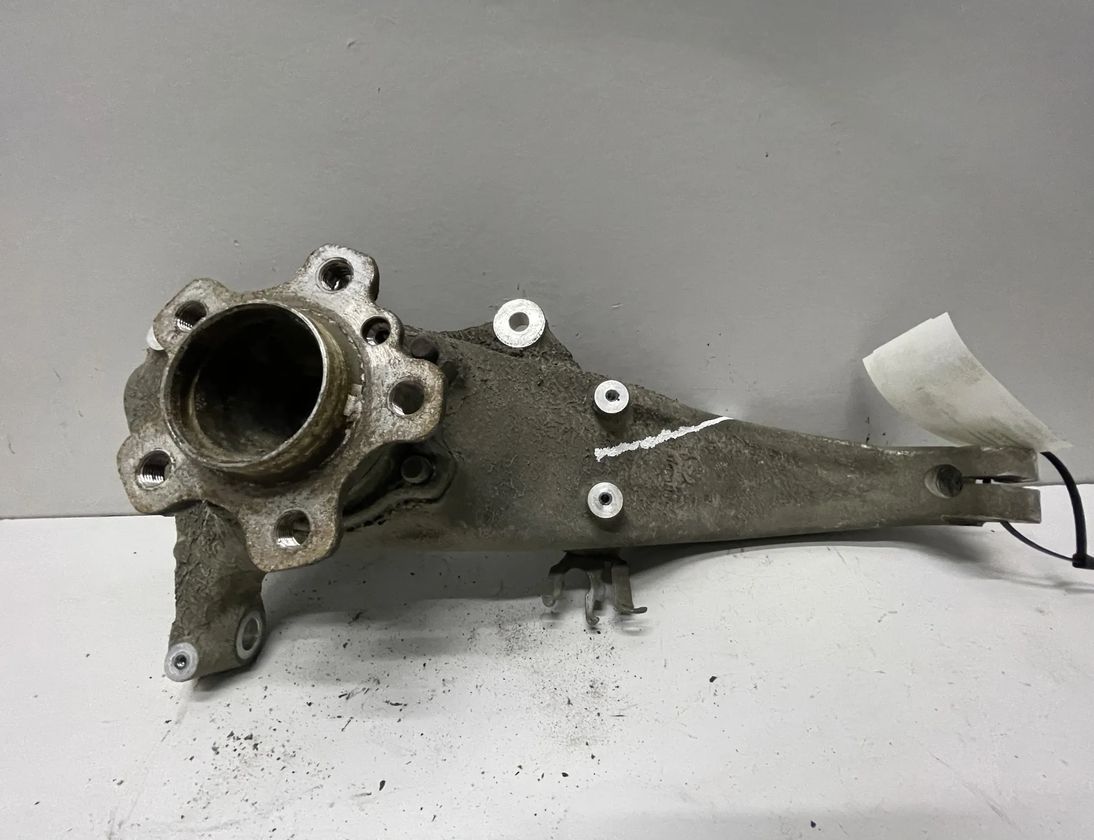 BMW 5 Series G30/G31 (2016-2023) Forreste højre hjulnav 6884382 21329606