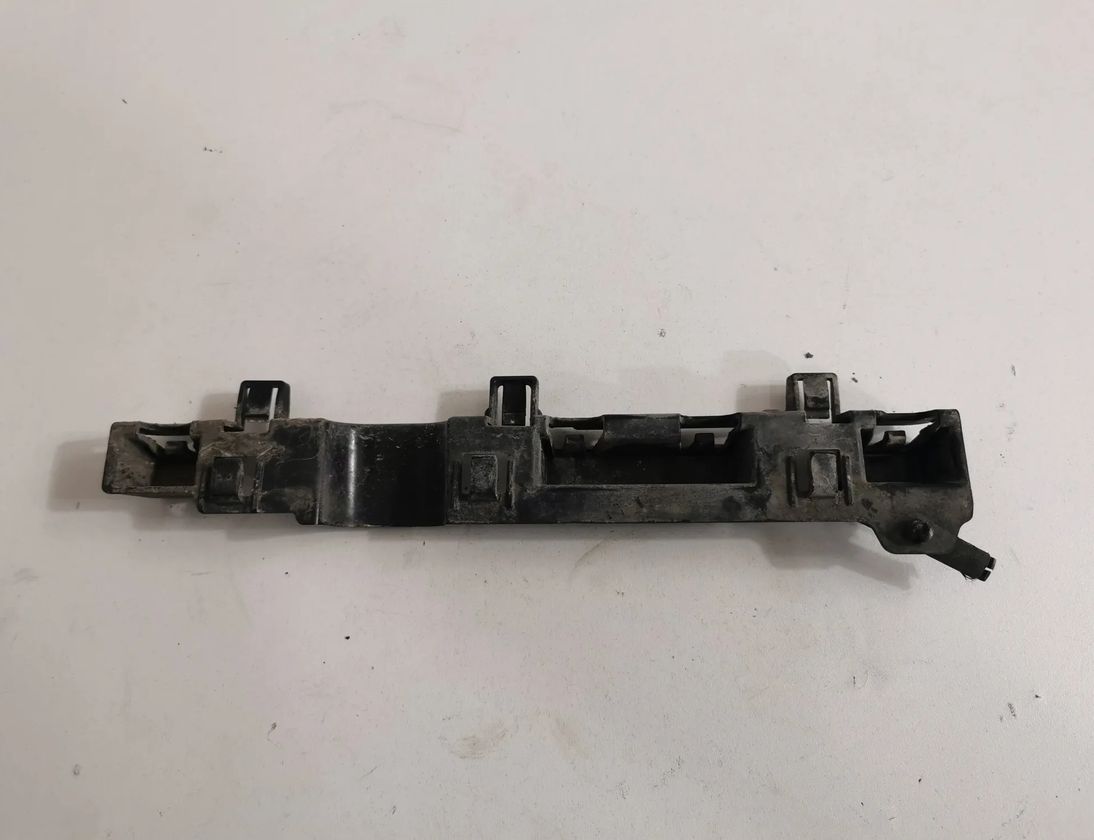 BMW 8 Series G14/G15/G16 (2018-2024) Forreste højre side sideskørtsholder 7429054 21445150