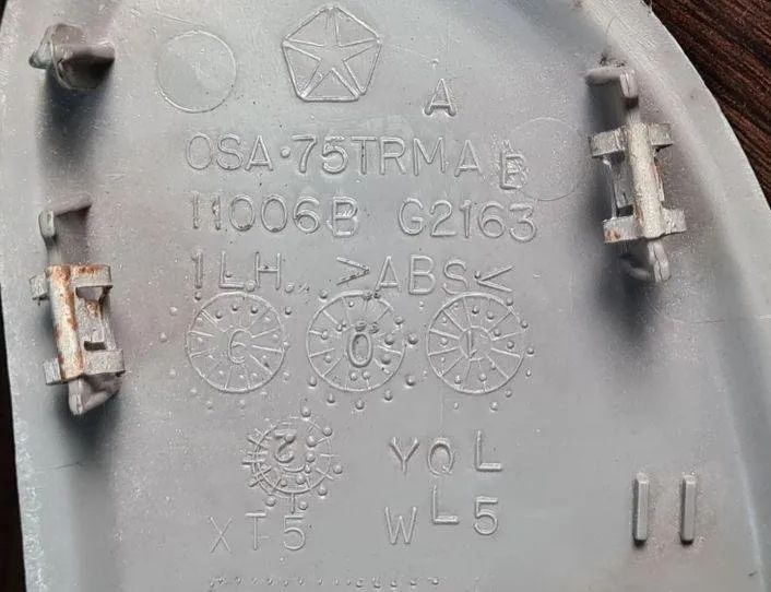 DODGE Campingvogn 4 generation (2000-2007) Bagerste højre dør vindueskontrolkontakt 04685732AC 27329734