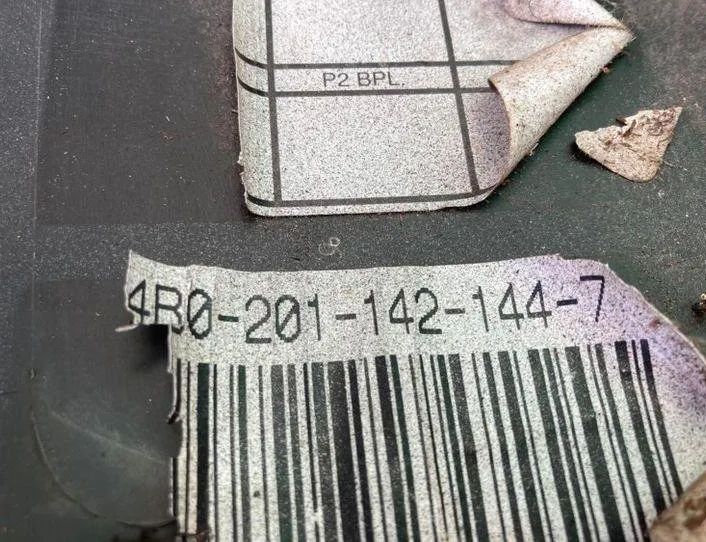 VOLVO V50 1 generation (2003-2012) Forreste kofanger 30657005,60655884 27331127