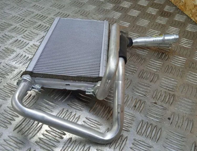 BMW Z4 E89 (2009-2017) Indvendig varmeradiator 31143010