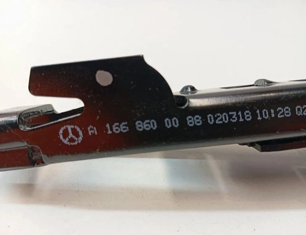 MERCEDES-BENZ GLE W166 (2015-2018) Højre forreste sikkerhedssele højdejuster A1668600088 31156058