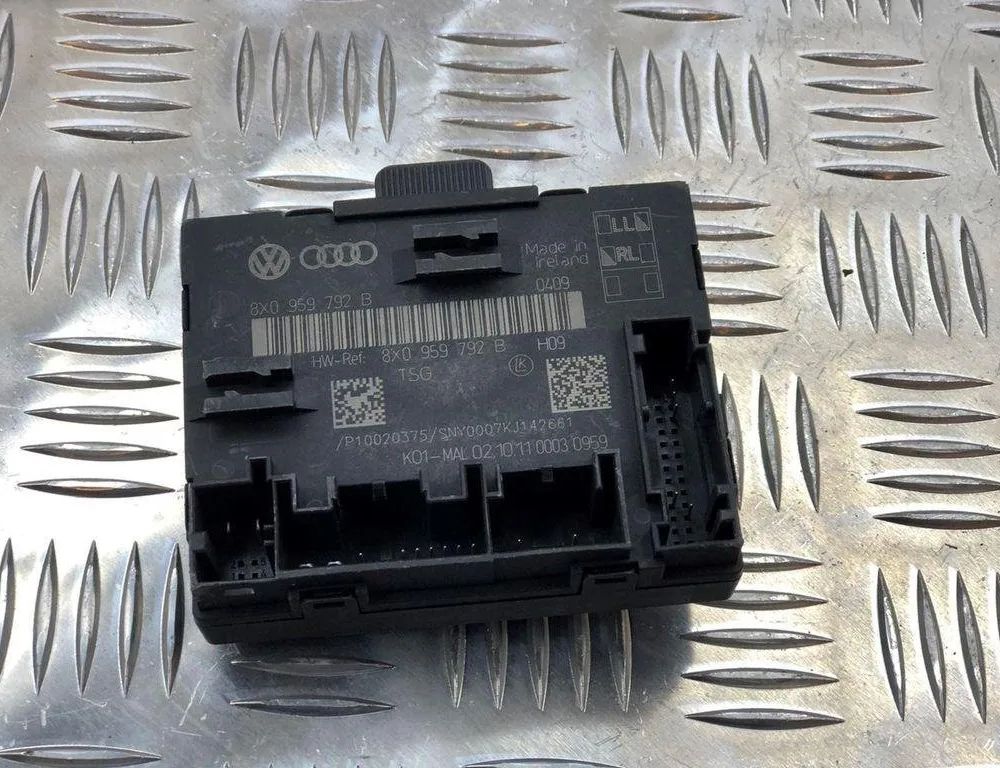 AUDI A1 8X (2010-2020) Højre bagdørs kontrolenhed 8X0959792B 31808194