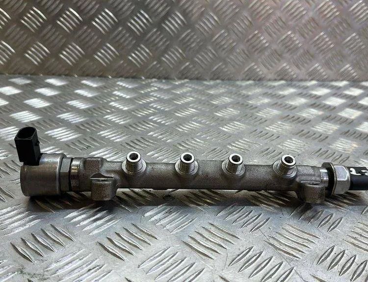 SKODA Superb 2 generation (2008-2015) Brændstofskinne 04L089G 31838562