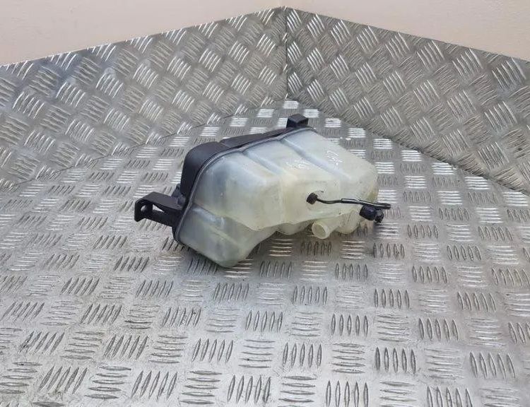 VOLVO XC60 1 generation (2008-2017) Ekspansionsbeholder 6G918K218 31842471