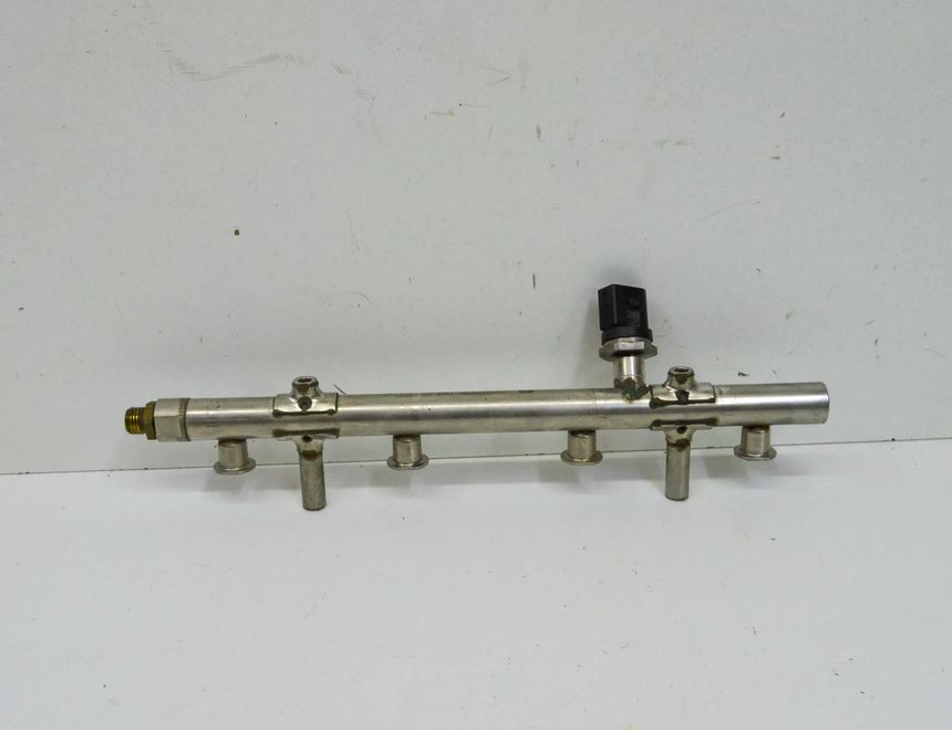 AUDI A4 B9/8W (2015-2024) Brændstofskinne 06K133317AB 20696961