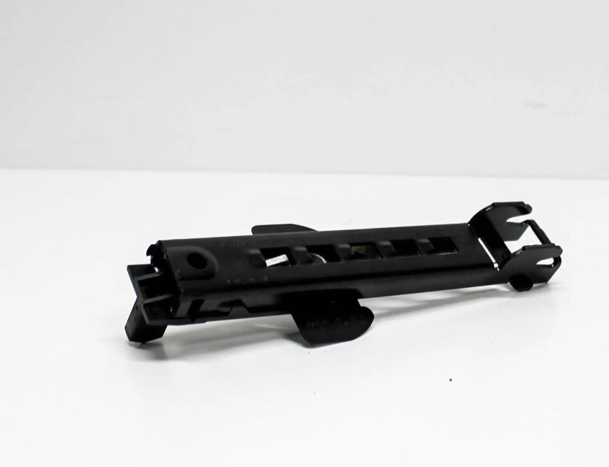 AUDI A4 B8/8K (2011-2016) Højre forreste sikkerhedssele højdejuster 8E0857833E 2524930