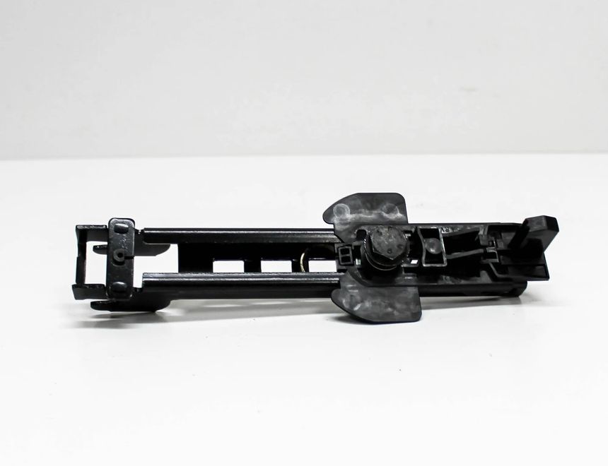 AUDI A4 B8/8K (2011-2016) Højre forreste sikkerhedssele højdejuster 8E0857833E 2524930